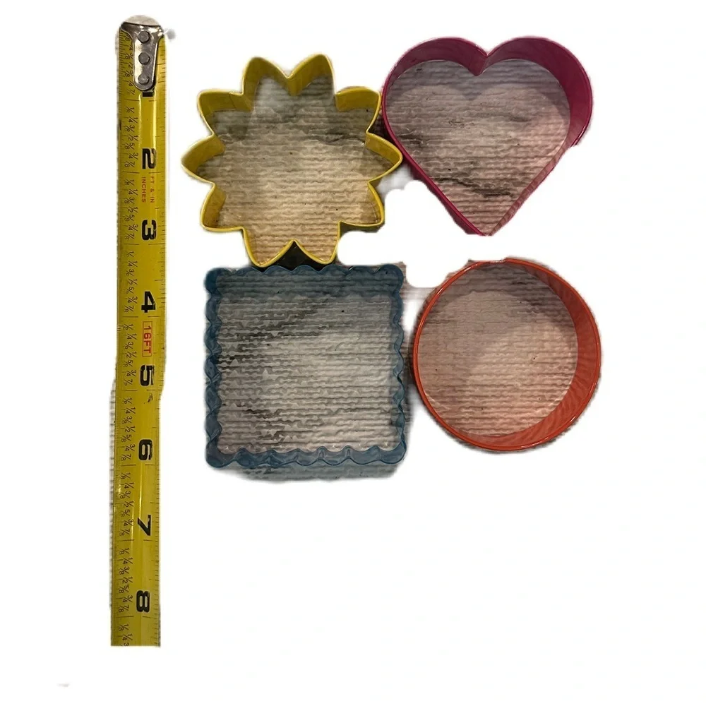 Wilton 4 Piece‎ Cookie Cutter Set Heart Flower Circle Wavy (Square)